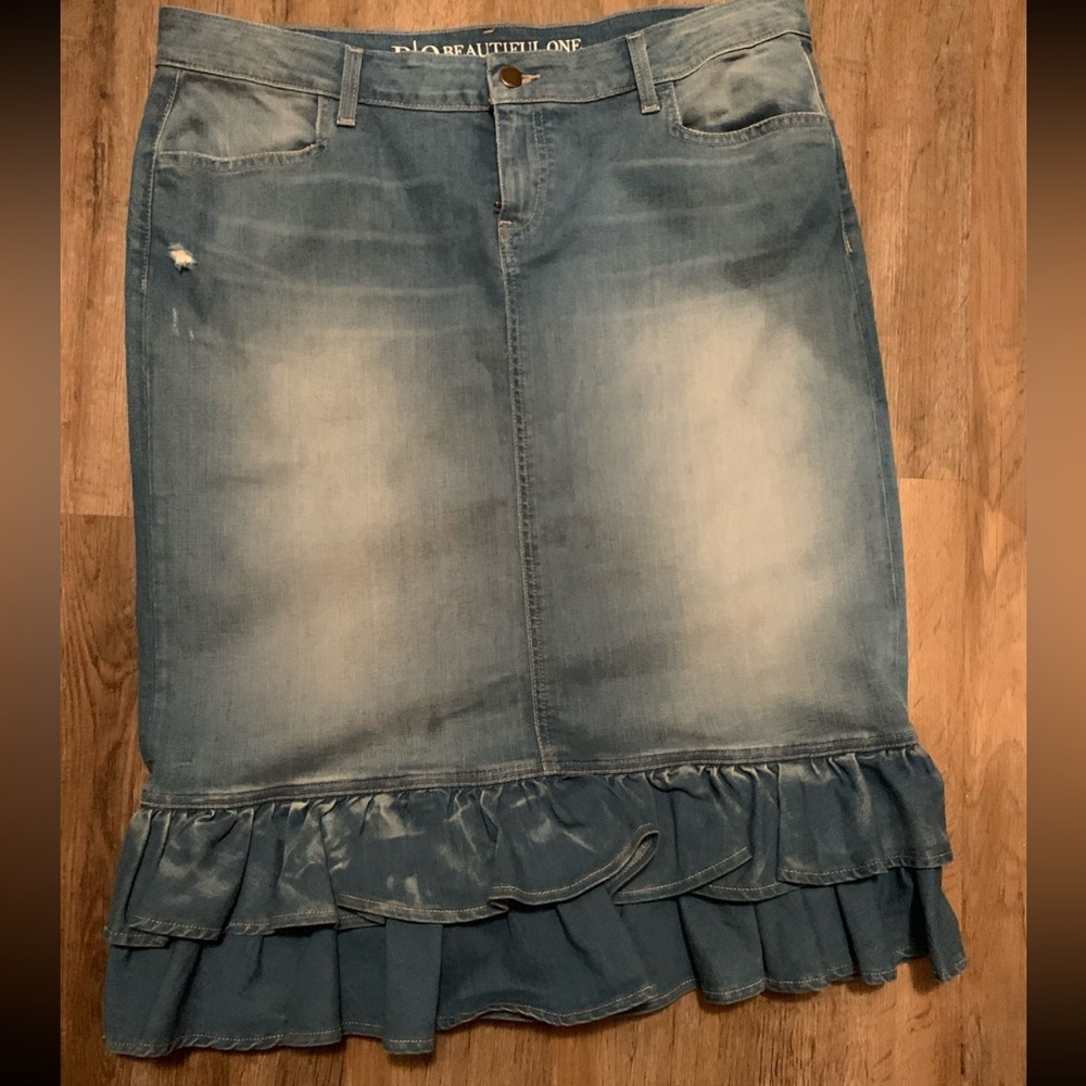 Women’s jean skirt/ half ruffled